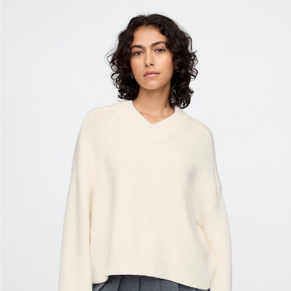 GAP CashSoft Cropped High V-Neck Sweater